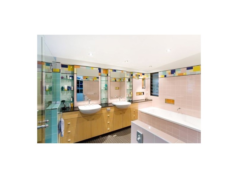 8 Long Street West, Graceville QLD 4075