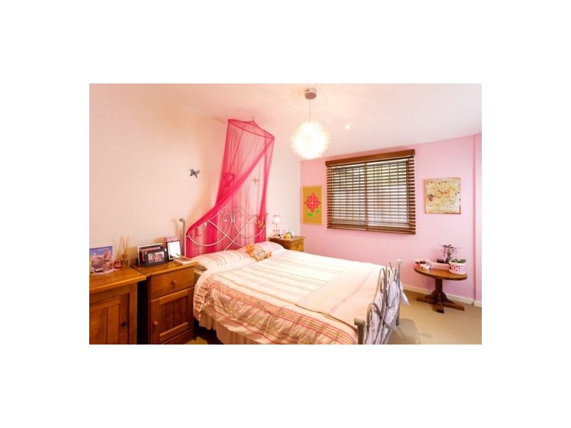 8 Long Street West, Graceville QLD 4075