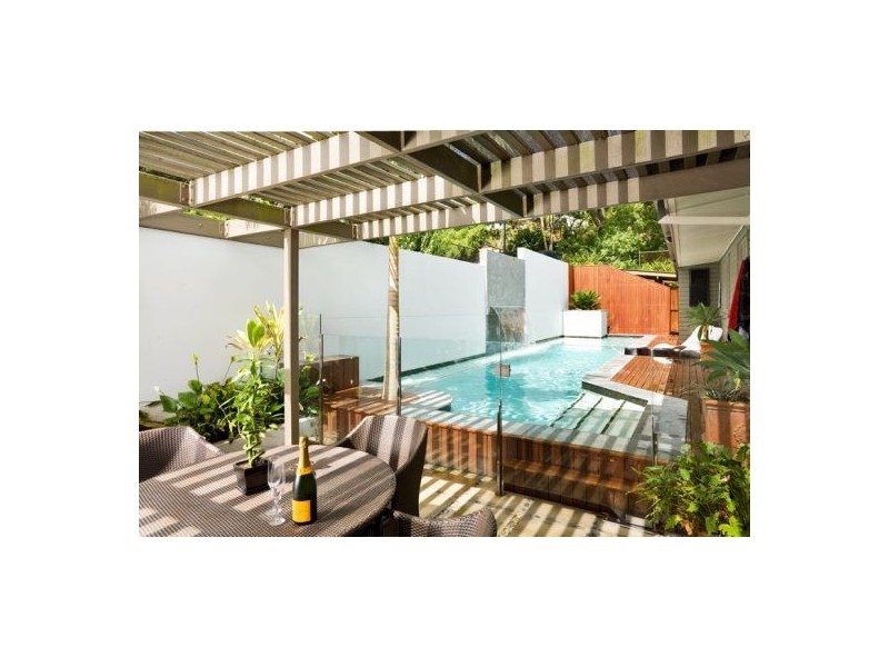 8 Long Street West, Graceville QLD 4075