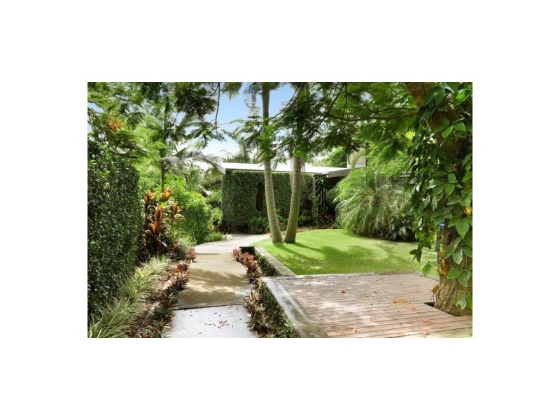 8 Long Street West, Graceville QLD 4075