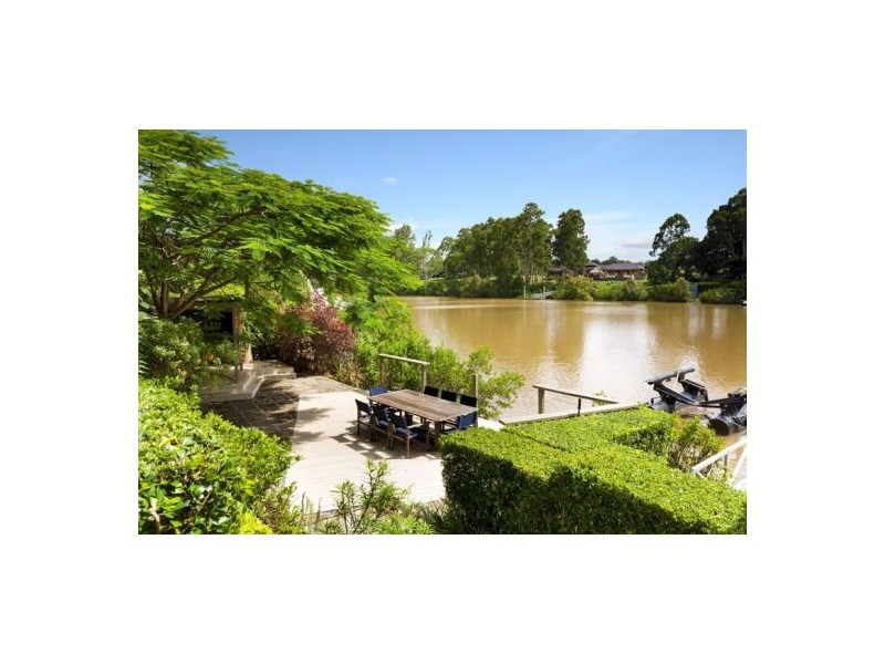 8 Long Street West, Graceville QLD 4075