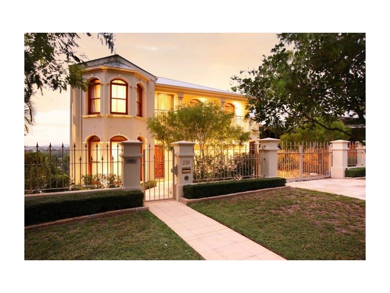 239 Dewar Terrace, Corinda QLD 4075