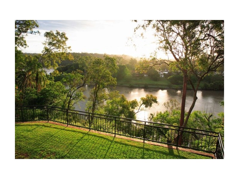 239 Dewar Terrace, Corinda QLD 4075