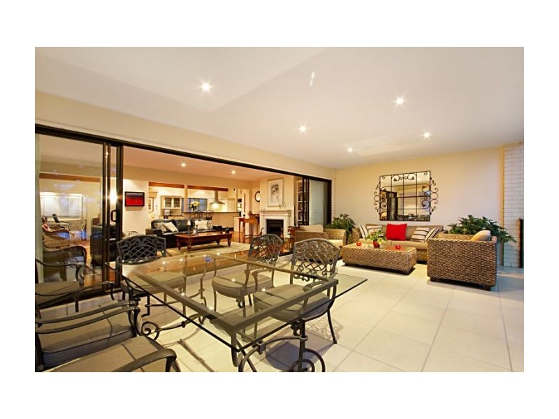 31 Glencairn Avenue, Indooroopilly QLD 4068