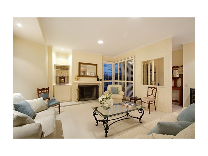 31 Glencairn Avenue, Indooroopilly QLD 4068