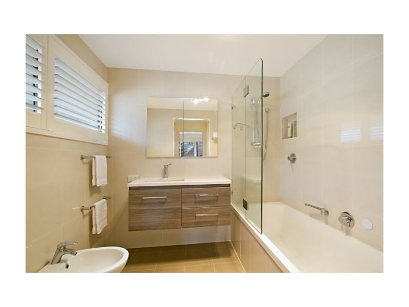 31 Glencairn Avenue, Indooroopilly QLD 4068