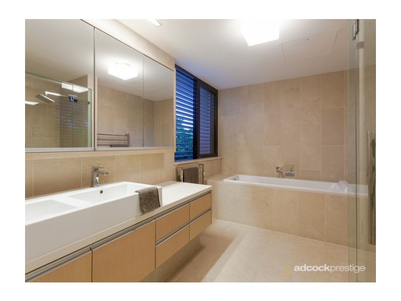 32 Hiron Street, St Lucia QLD 4067