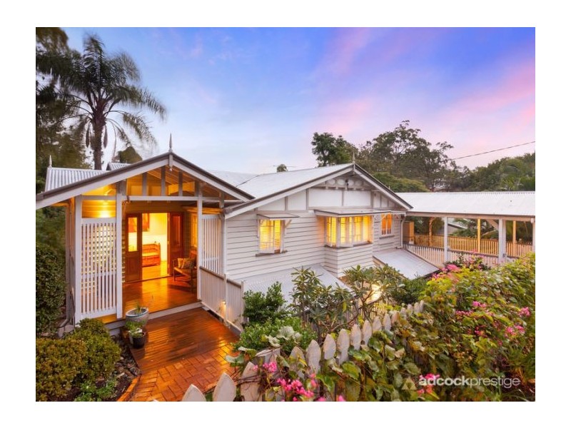 17 Orchard Terrace(Via Napier St), St Lucia QLD 4067