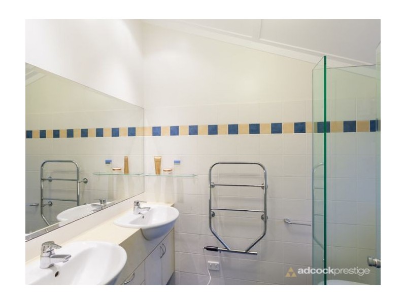 17 Orchard Terrace(Via Napier St), St Lucia QLD 4067