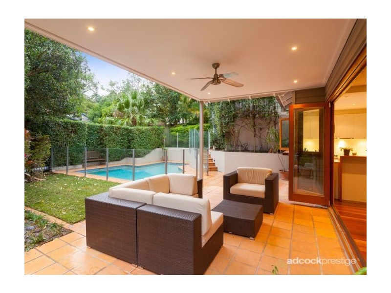17 Orchard Terrace(Via Napier St), St Lucia QLD 4067