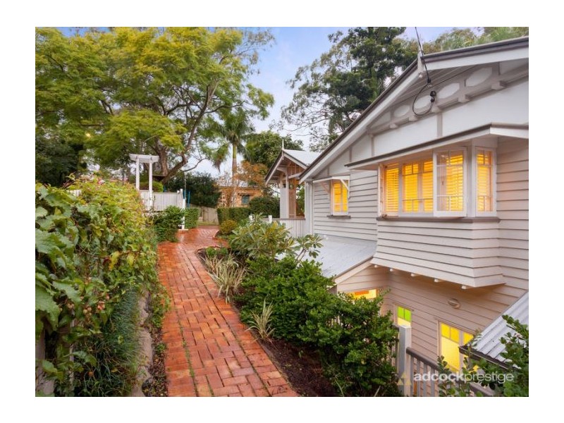 17 Orchard Terrace(Via Napier St), St Lucia QLD 4067