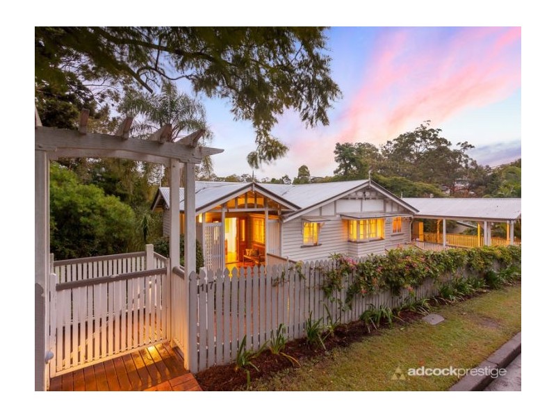17 Orchard Terrace(Via Napier St), St Lucia QLD 4067