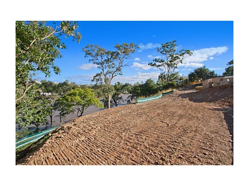 3 Fraser Terrace, Highgate Hill QLD 4101