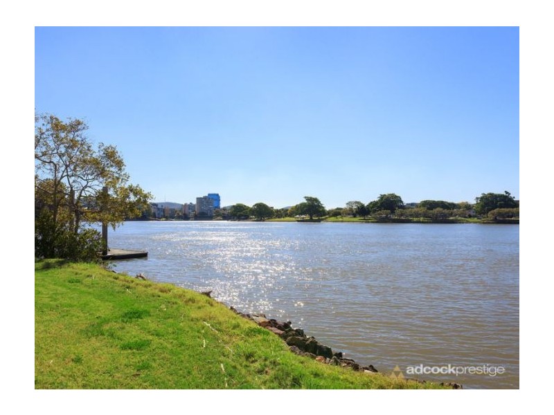 12 Hiron, St Lucia QLD 4067