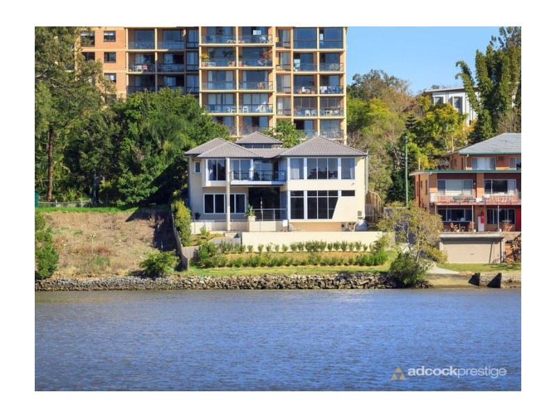 12 Hiron, St Lucia QLD 4067