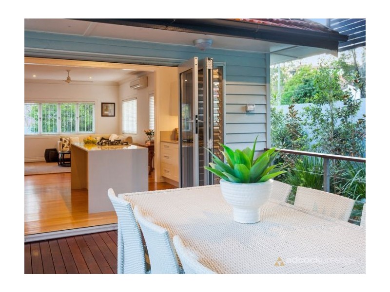 4 Raglan Street, St Lucia QLD 4067