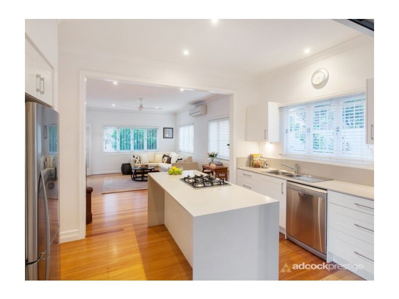 4 Raglan Street, St Lucia QLD 4067