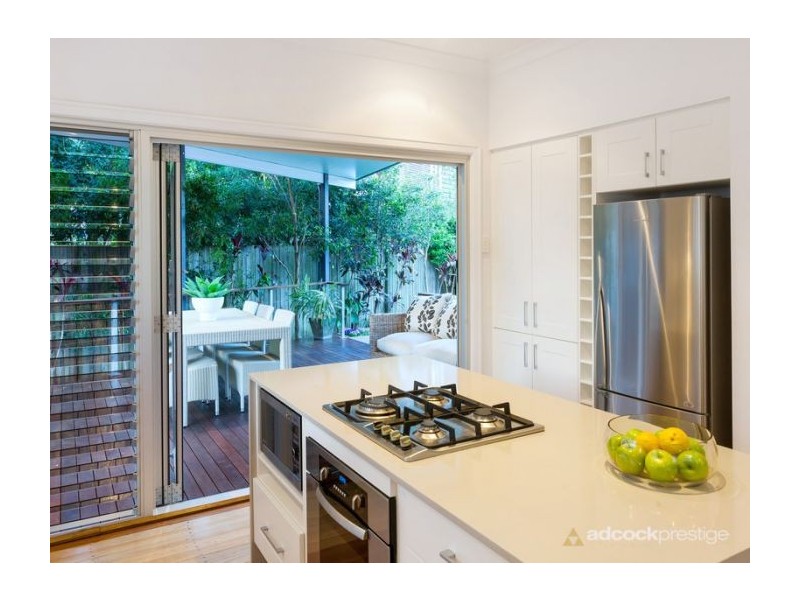 4 Raglan Street, St Lucia QLD 4067