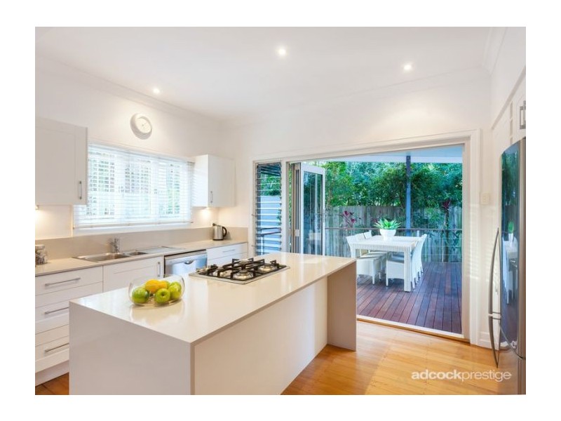4 Raglan Street, St Lucia QLD 4067