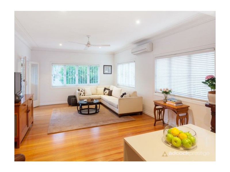 4 Raglan Street, St Lucia QLD 4067