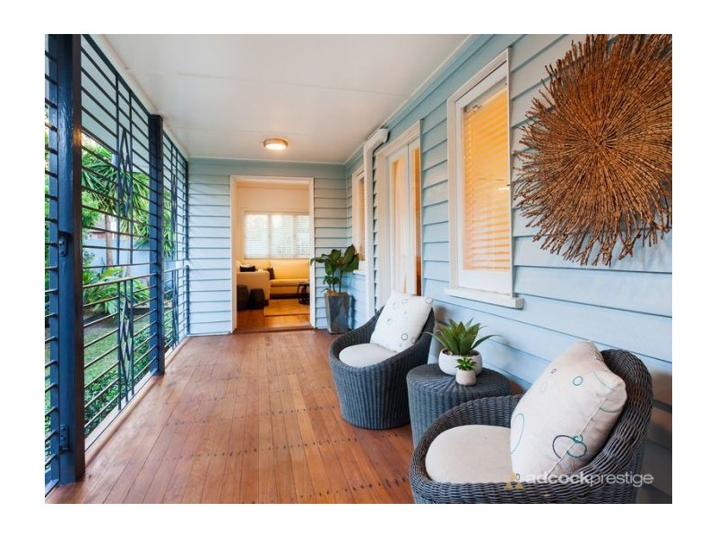 4 Raglan Street, St Lucia QLD 4067