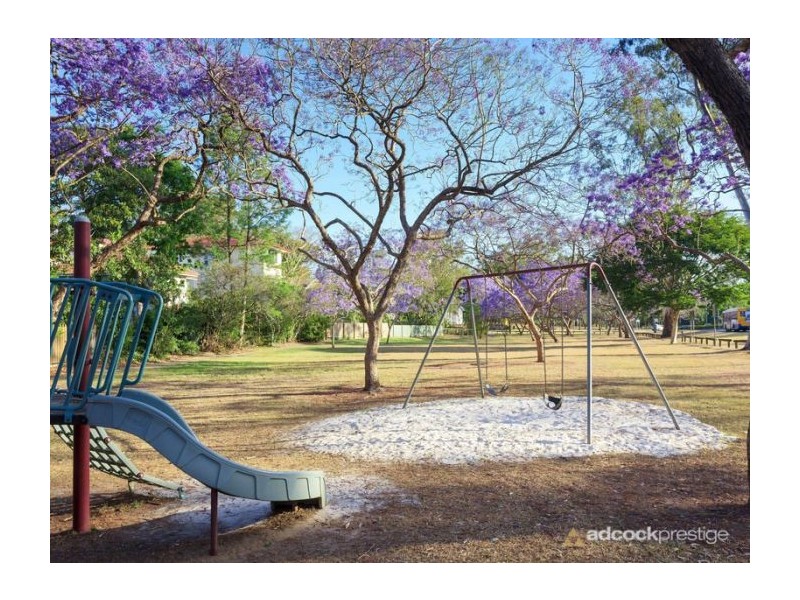 4 Raglan Street, St Lucia QLD 4067