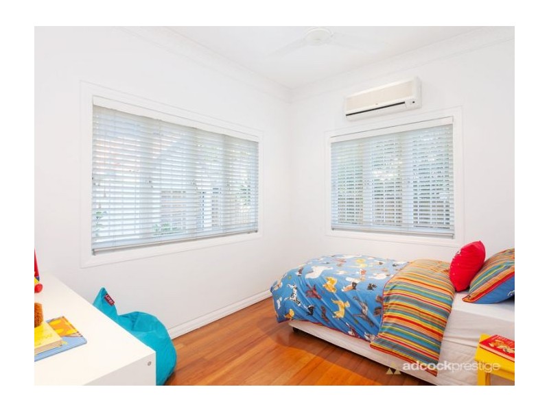 4 Raglan Street, St Lucia QLD 4067