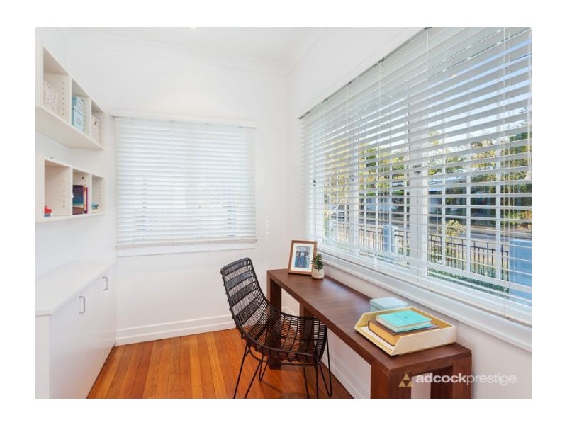 4 Raglan Street, St Lucia QLD 4067