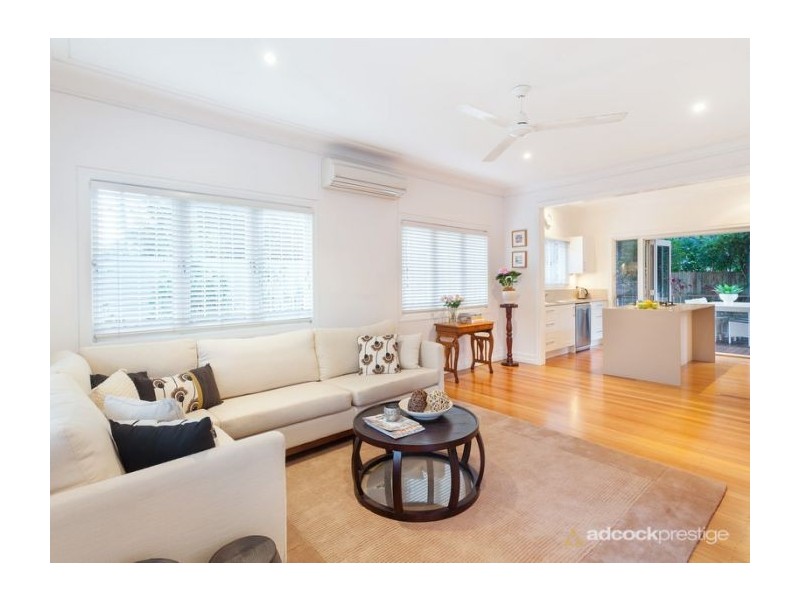 4 Raglan Street, St Lucia QLD 4067