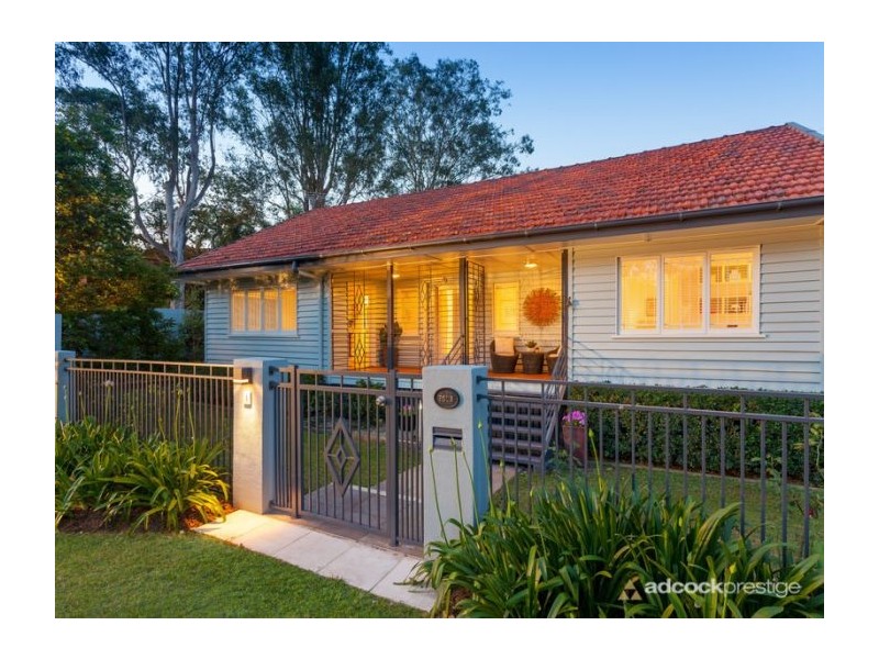 4 Raglan Street, St Lucia QLD 4067