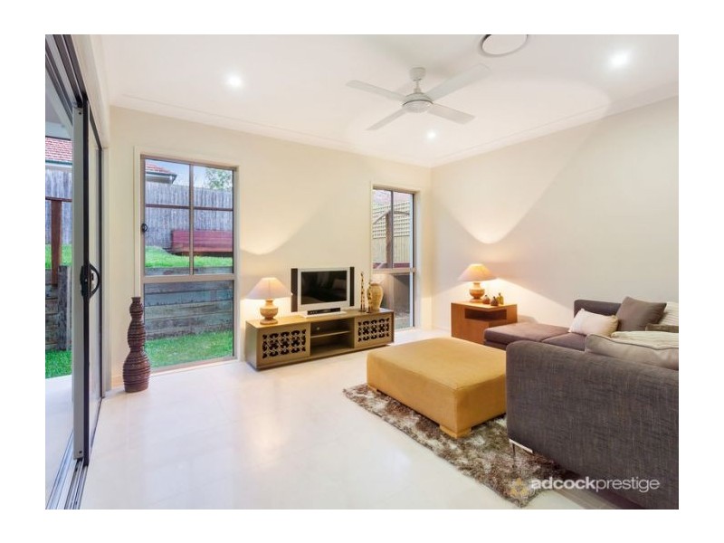 44 Dell Road, St Lucia QLD 4067