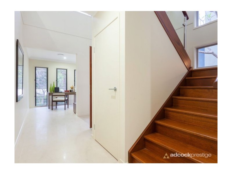 44 Dell Road, St Lucia QLD 4067