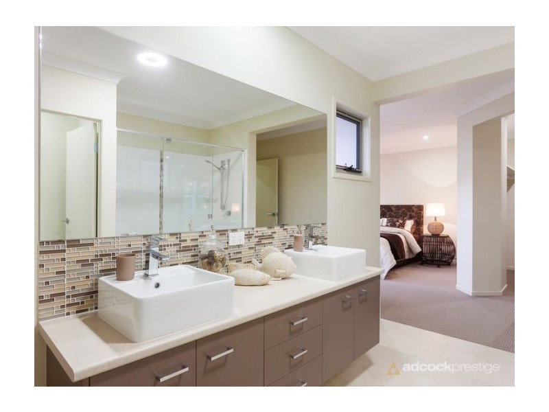 44 Dell Road, St Lucia QLD 4067