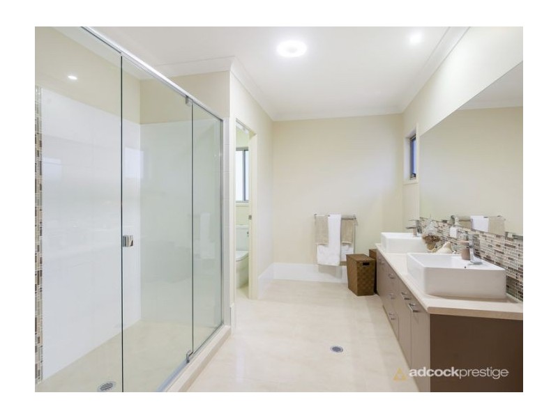 44 Dell Road, St Lucia QLD 4067