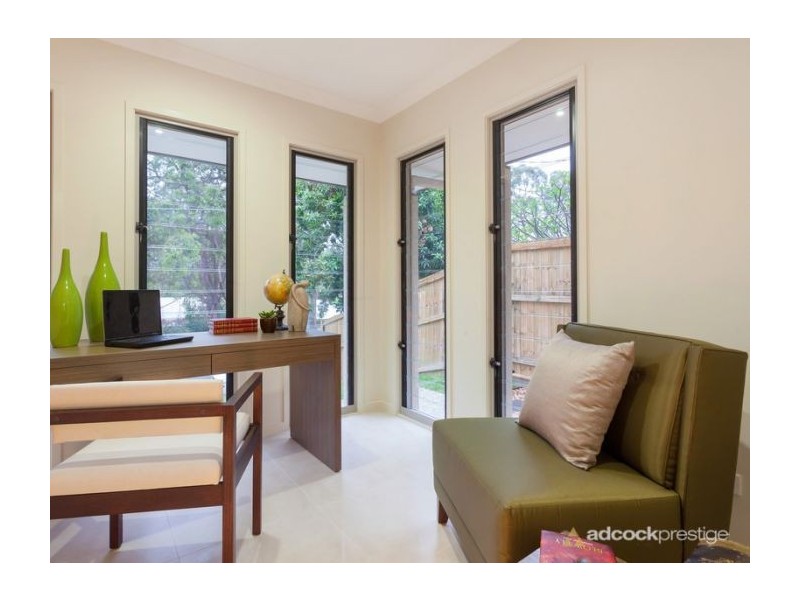 44 Dell Road, St Lucia QLD 4067