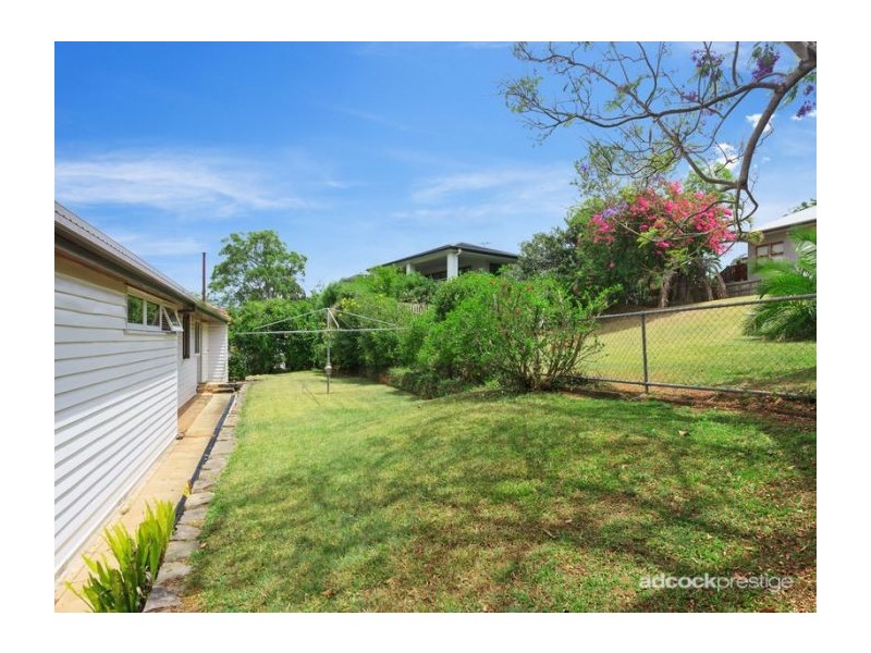 16 Mavis Street, St Lucia QLD 4067