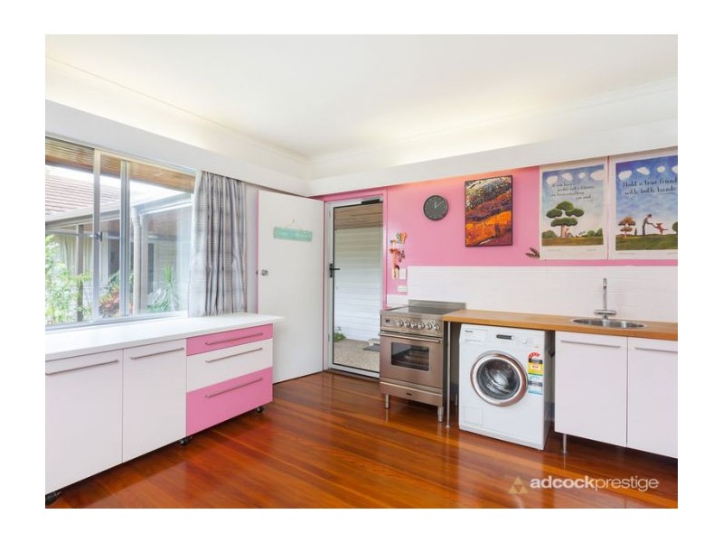 16 Mavis Street, St Lucia QLD 4067