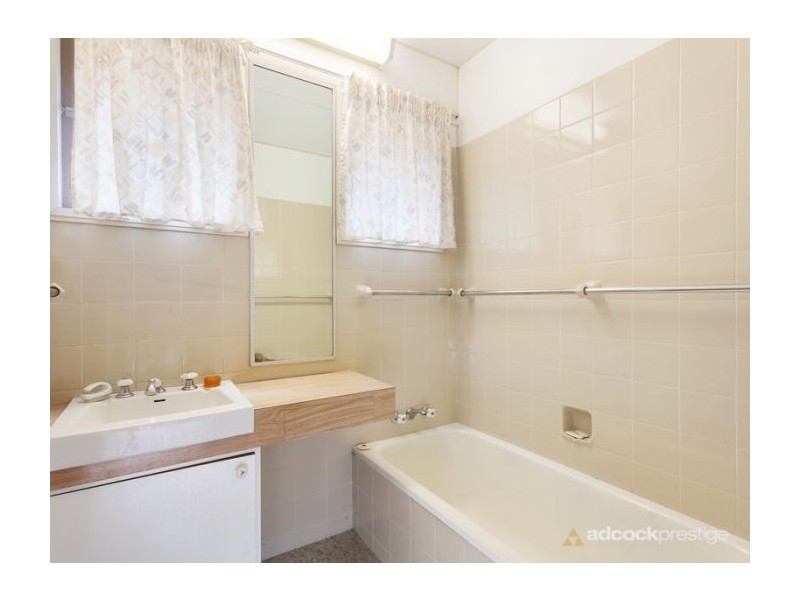 16 Mavis Street, St Lucia QLD 4067