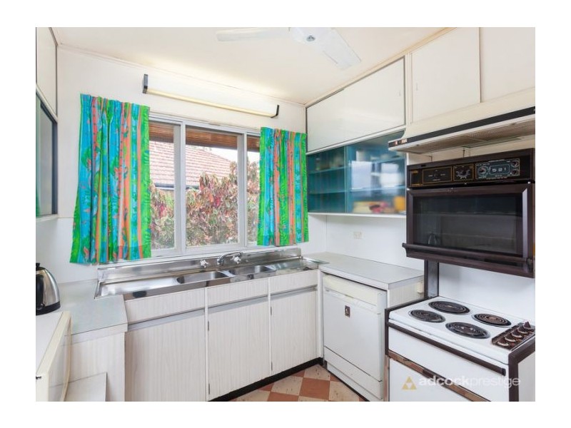 16 Mavis Street, St Lucia QLD 4067