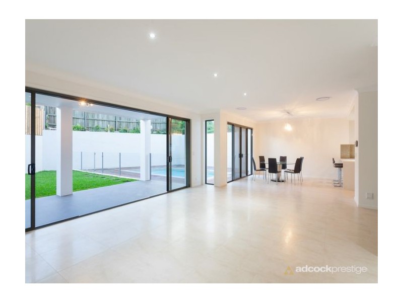 57 Boomerang Road, St Lucia QLD 4067