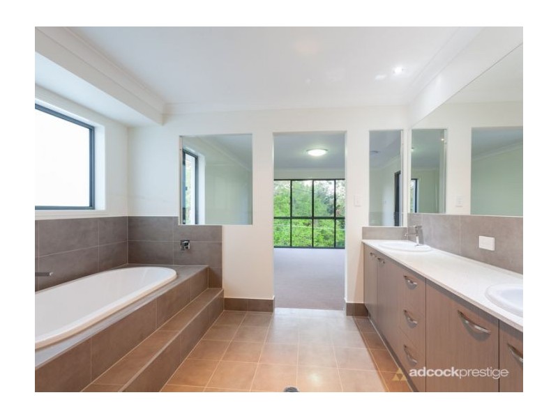 57 Boomerang Road, St Lucia QLD 4067