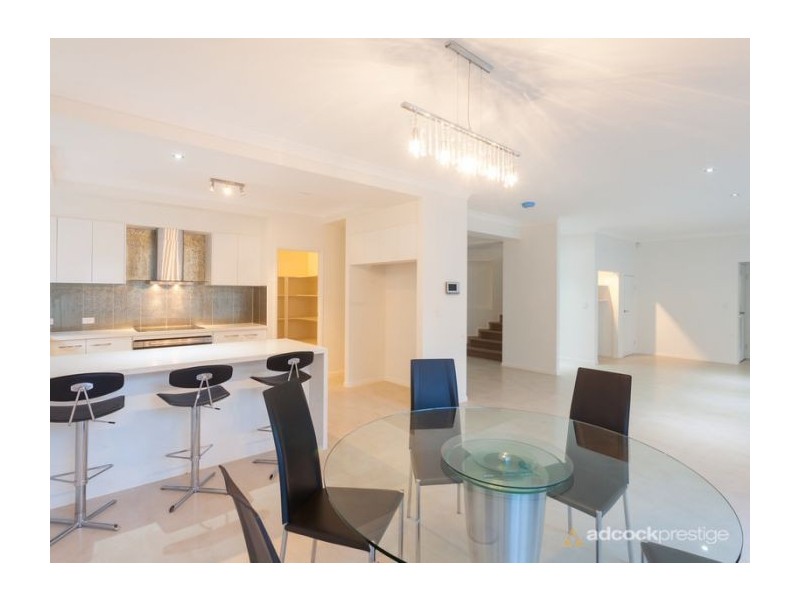 57 Boomerang Road, St Lucia QLD 4067