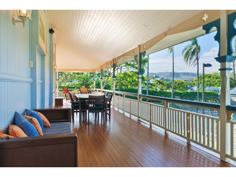 18 Kew Street, Indooroopilly QLD 4068