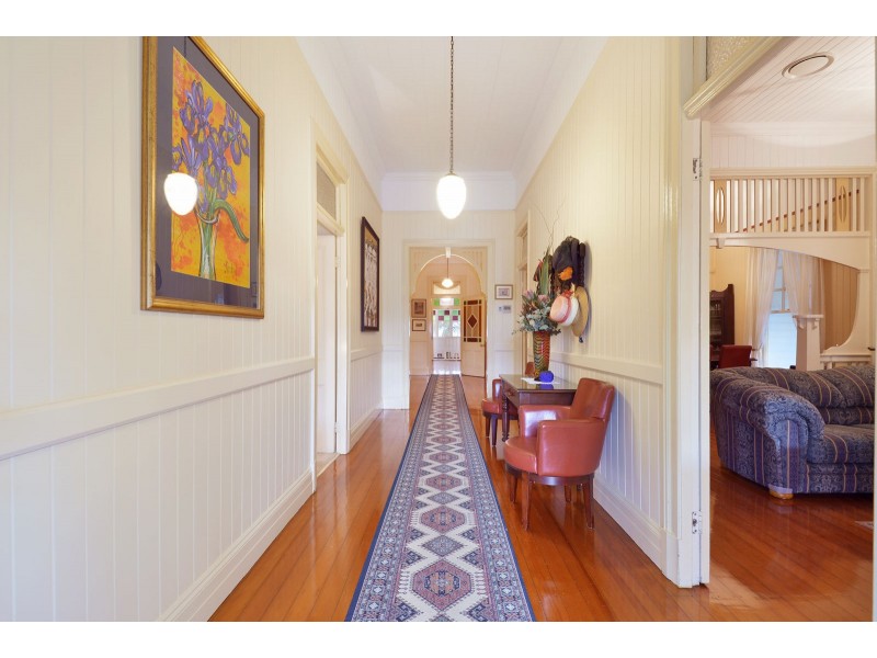 18 Kew Street, Indooroopilly QLD 4068