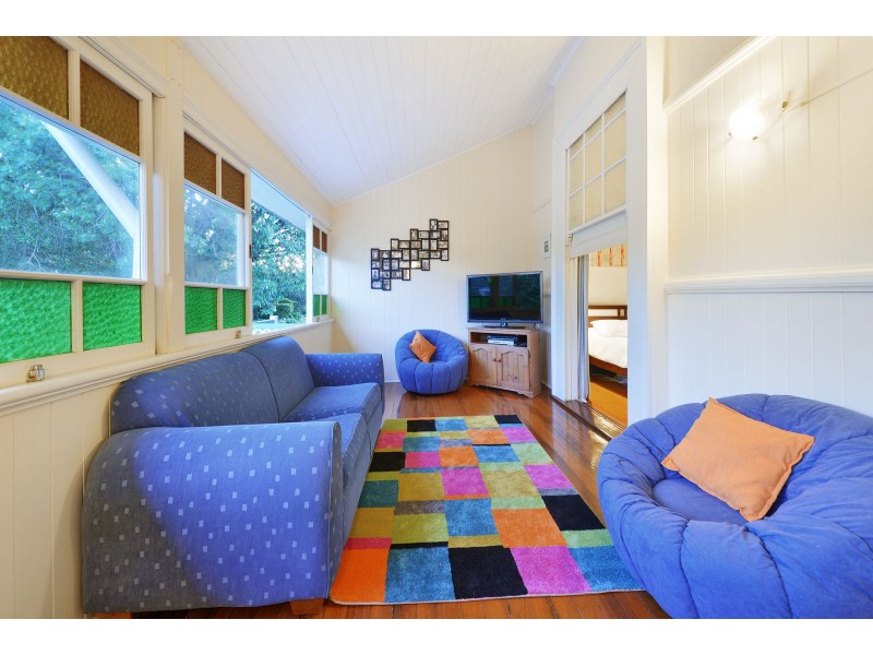 18 Kew Street, Indooroopilly QLD 4068