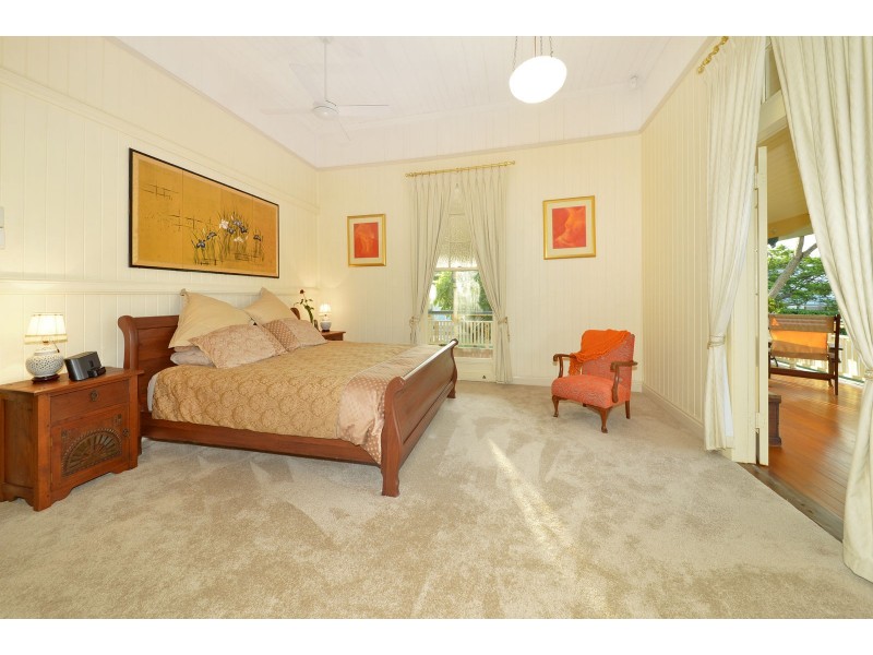 18 Kew Street, Indooroopilly QLD 4068