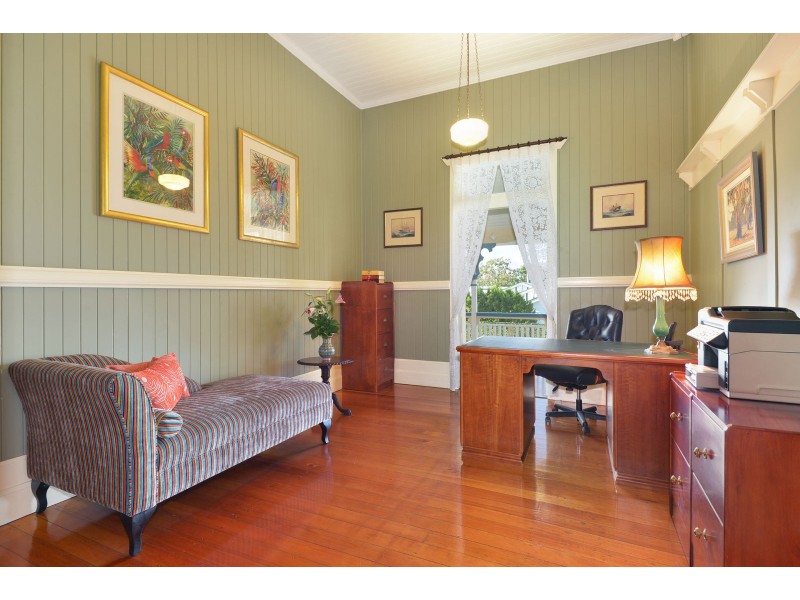 18 Kew Street, Indooroopilly QLD 4068