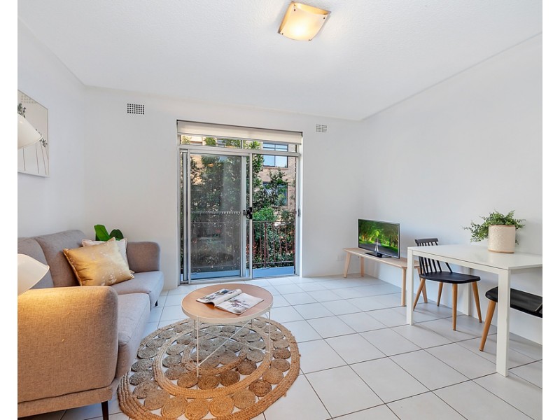 2/10 Bank Street, Meadowbank NSW 2114