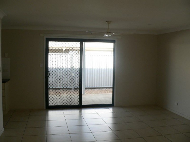 2/24 Desgrand Street, Emerald QLD 4720
