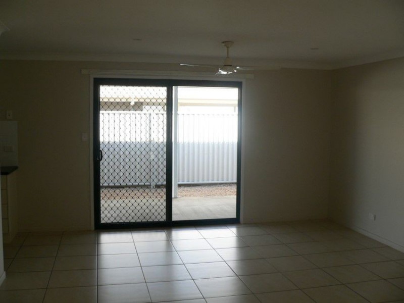 2/24 Desgrand Street, Emerald QLD 4720